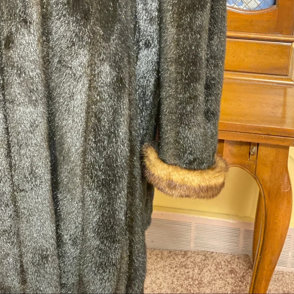 Pamela McCoy Faux Fur Coat.  EUC. - Picture 4 of 16